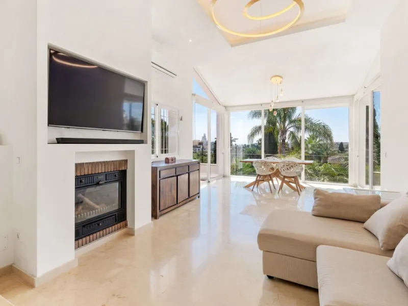 Choosing Mijas Golf is choosing a relaxed, family friendly lifestyle surrounded by nature, in one of the Costa del Sol's most established residential enclaves. Quiet streets, open views and a safe, peaceful atmosphere come together with excellent access t