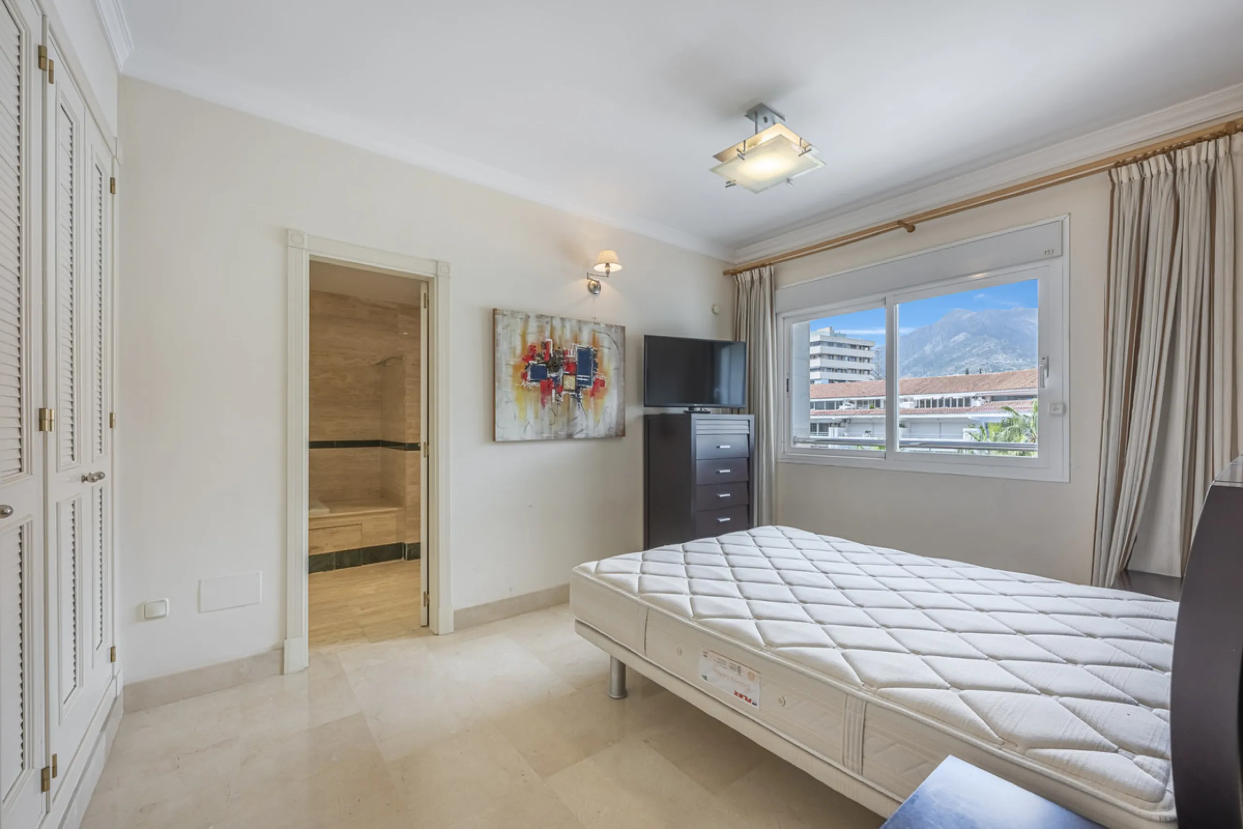 Apartment - Middle Floor Apartment в продаже в Marbella, Málaga. В доме 2 спален и 3 ванных комнат. Площадь дома 151 м²