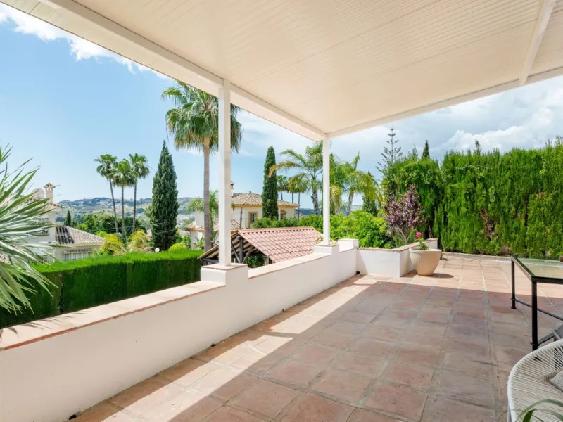 Choosing Mijas Golf is choosing a relaxed, family friendly lifestyle surrounded by nature, in one of the Costa del Sol's most established residential enclaves. Quiet streets, open views and a safe, peaceful atmosphere come together with excellent access t