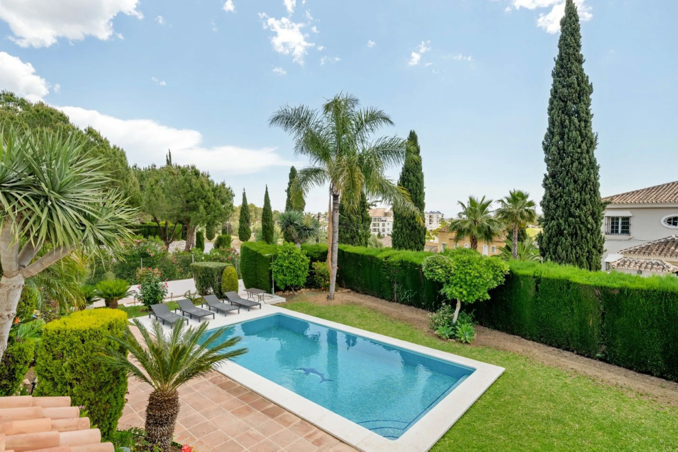 Choosing Mijas Golf is choosing a relaxed, family friendly lifestyle surrounded by nature, in one of the Costa del Sol's most established residential enclaves. Quiet streets, open views and a safe, peaceful atmosphere come together with excellent access t