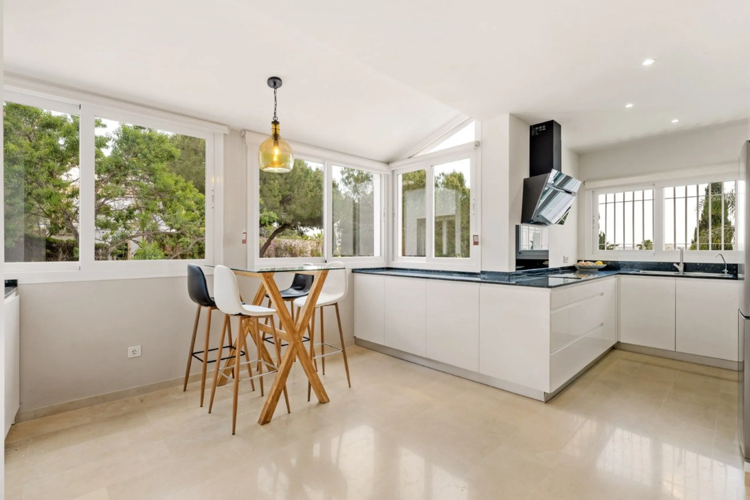 Choosing Mijas Golf is choosing a relaxed, family friendly lifestyle surrounded by nature, in one of the Costa del Sol's most established residential enclaves. Quiet streets, open views and a safe, peaceful atmosphere come together with excellent access t