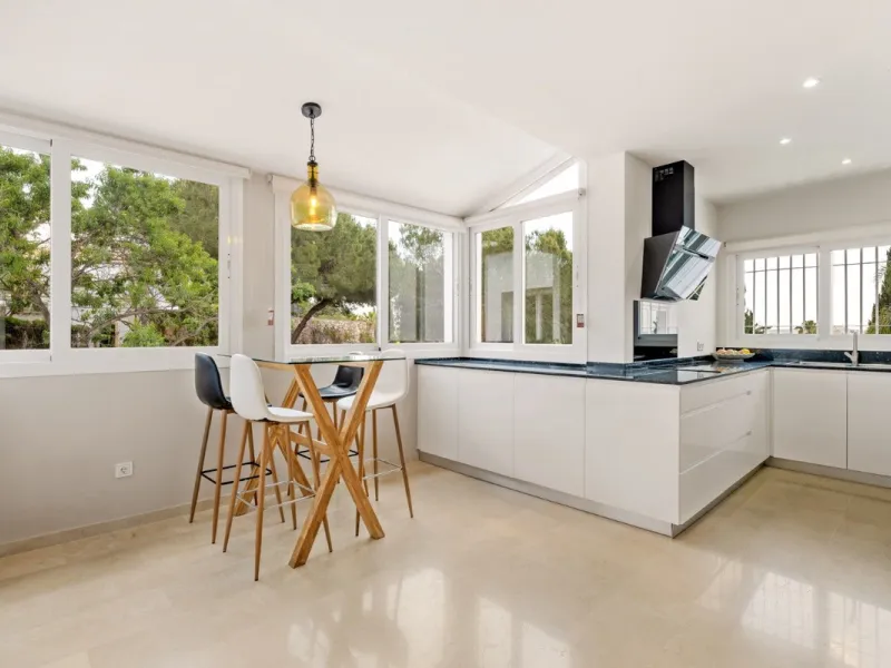 Choosing Mijas Golf is choosing a relaxed, family friendly lifestyle surrounded by nature, in one of the Costa del Sol's most established residential enclaves. Quiet streets, open views and a safe, peaceful atmosphere come together with excellent access t