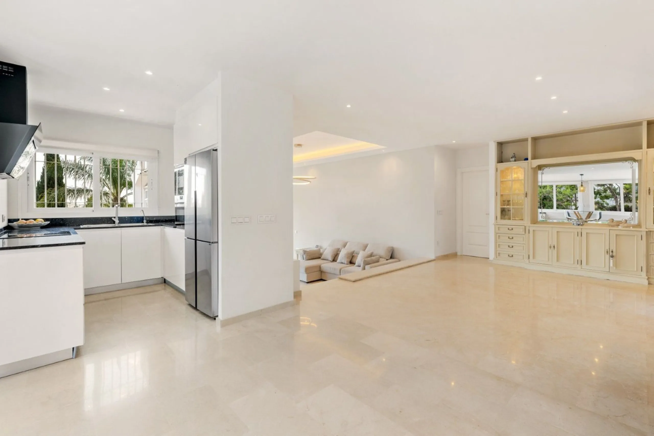 Choosing Mijas Golf is choosing a relaxed, family friendly lifestyle surrounded by nature, in one of the Costa del Sol's most established residential enclaves. Quiet streets, open views and a safe, peaceful atmosphere come together with excellent access t