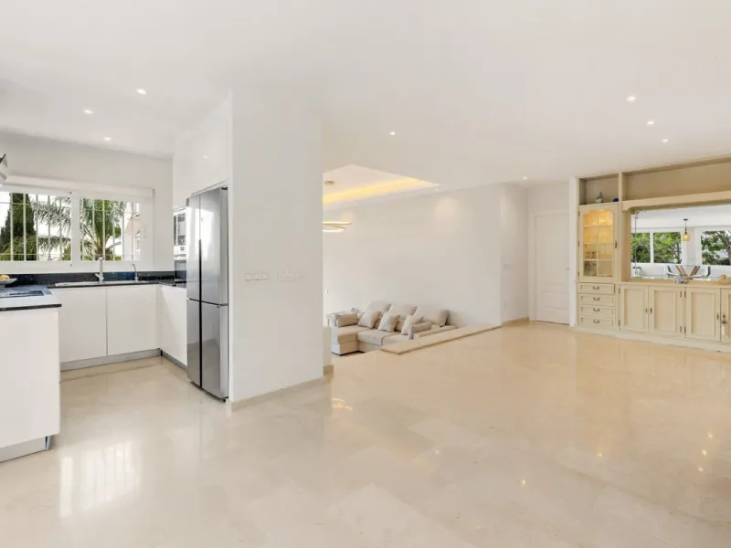 Choosing Mijas Golf is choosing a relaxed, family friendly lifestyle surrounded by nature, in one of the Costa del Sol's most established residential enclaves. Quiet streets, open views and a safe, peaceful atmosphere come together with excellent access t