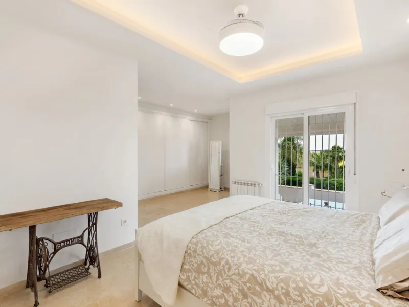 Choosing Mijas Golf is choosing a relaxed, family friendly lifestyle surrounded by nature, in one of the Costa del Sol's most established residential enclaves. Quiet streets, open views and a safe, peaceful atmosphere come together with excellent access t