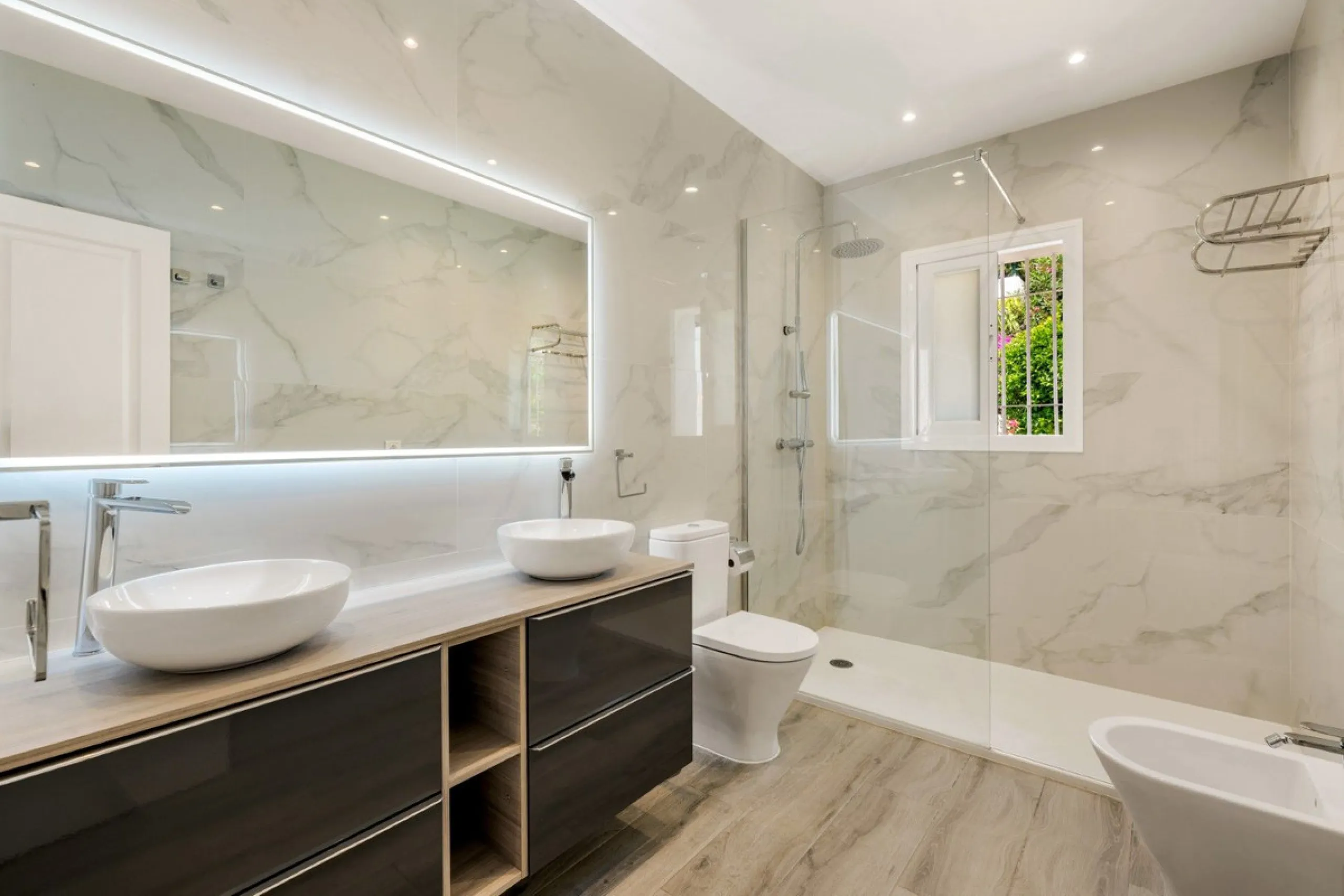 Choosing Mijas Golf is choosing a relaxed, family friendly lifestyle surrounded by nature, in one of the Costa del Sol's most established residential enclaves. Quiet streets, open views and a safe, peaceful atmosphere come together with excellent access t