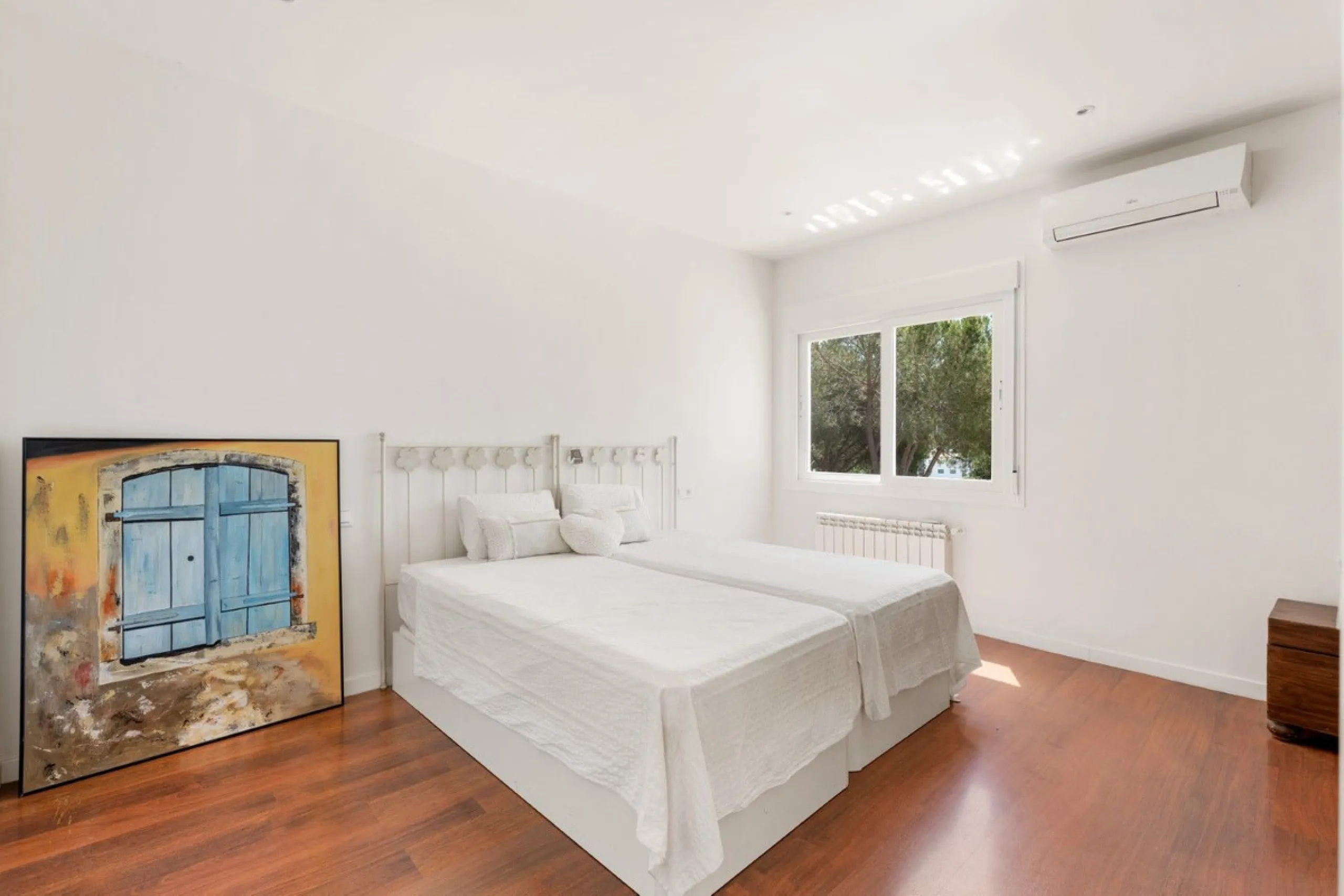 Choosing Mijas Golf is choosing a relaxed, family friendly lifestyle surrounded by nature, in one of the Costa del Sol's most established residential enclaves. Quiet streets, open views and a safe, peaceful atmosphere come together with excellent access t