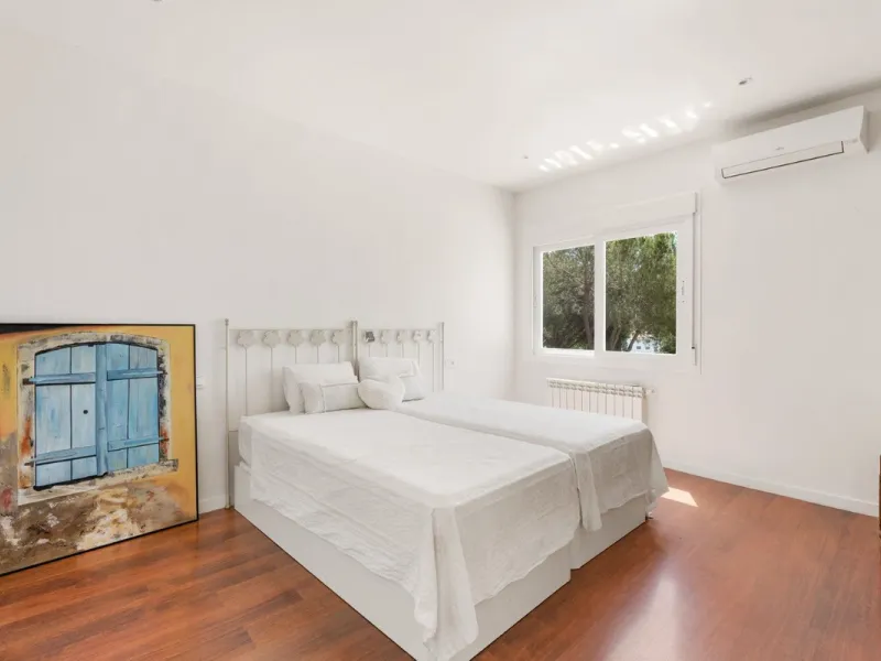 Choosing Mijas Golf is choosing a relaxed, family friendly lifestyle surrounded by nature, in one of the Costa del Sol's most established residential enclaves. Quiet streets, open views and a safe, peaceful atmosphere come together with excellent access t