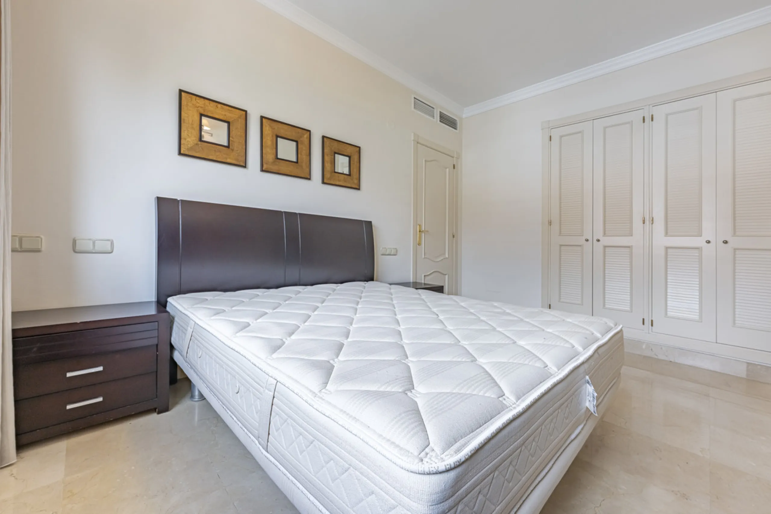 Apartment - Middle Floor Apartment в продаже в Marbella, Málaga. В доме 2 спален и 3 ванных комнат. Площадь дома 151 м²