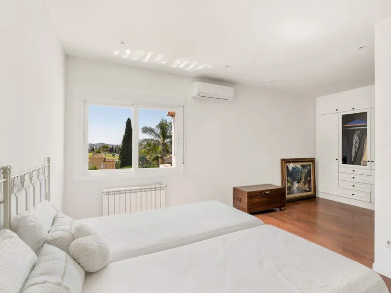 Choosing Mijas Golf is choosing a relaxed, family friendly lifestyle surrounded by nature, in one of the Costa del Sol's most established residential enclaves. Quiet streets, open views and a safe, peaceful atmosphere come together with excellent access t