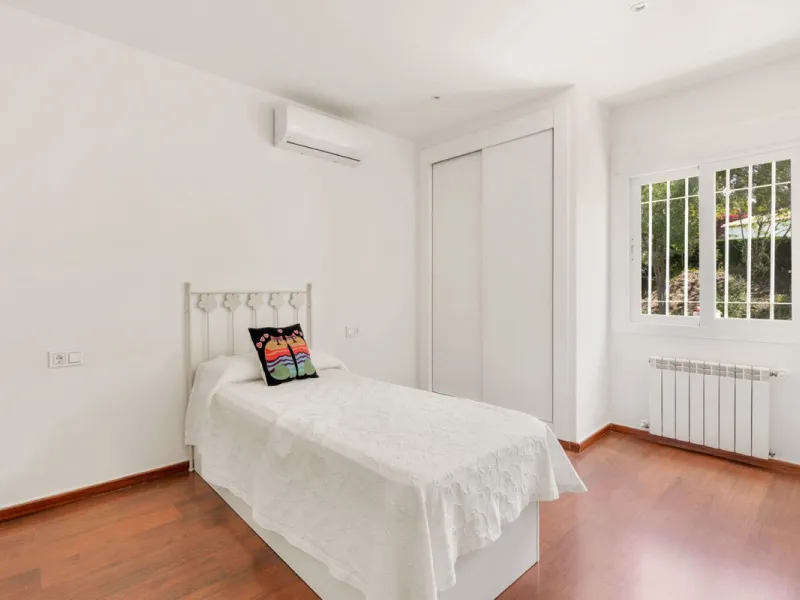 Choosing Mijas Golf is choosing a relaxed, family friendly lifestyle surrounded by nature, in one of the Costa del Sol's most established residential enclaves. Quiet streets, open views and a safe, peaceful atmosphere come together with excellent access t