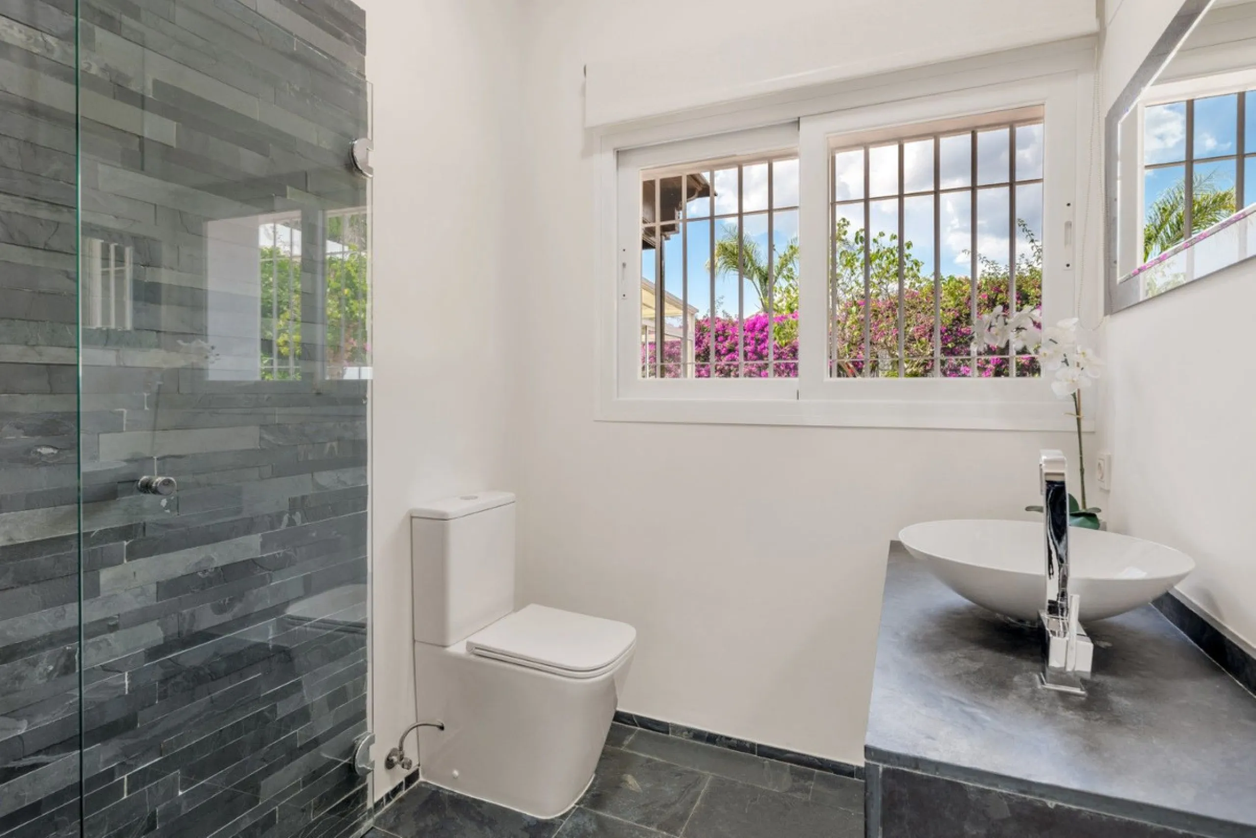 Choosing Mijas Golf is choosing a relaxed, family friendly lifestyle surrounded by nature, in one of the Costa del Sol's most established residential enclaves. Quiet streets, open views and a safe, peaceful atmosphere come together with excellent access t