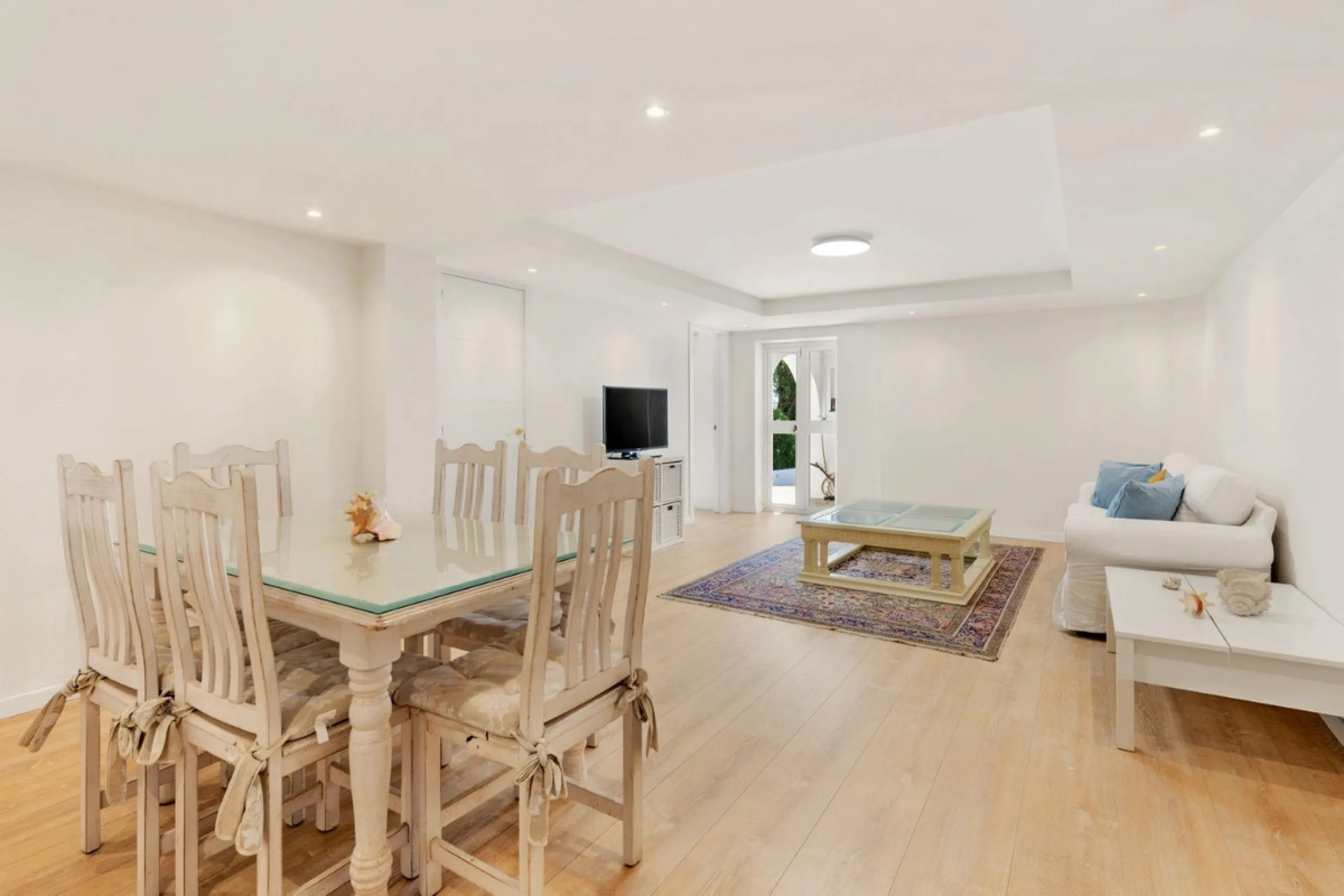 Choosing Mijas Golf is choosing a relaxed, family friendly lifestyle surrounded by nature, in one of the Costa del Sol's most established residential enclaves. Quiet streets, open views and a safe, peaceful atmosphere come together with excellent access t