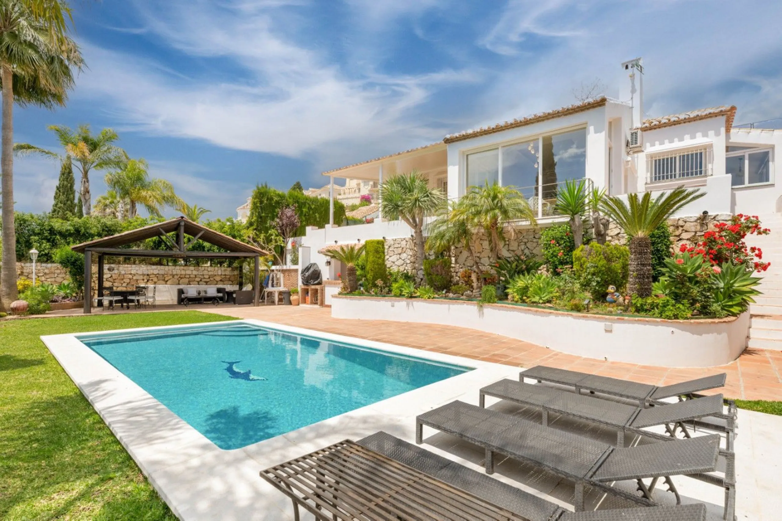 Choosing Mijas Golf is choosing a relaxed, family friendly lifestyle surrounded by nature, in one of the Costa del Sol's most established residential enclaves. Quiet streets, open views and a safe, peaceful atmosphere come together with excellent access t