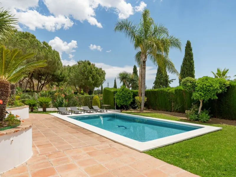 Choosing Mijas Golf is choosing a relaxed, family friendly lifestyle surrounded by nature, in one of the Costa del Sol's most established residential enclaves. Quiet streets, open views and a safe, peaceful atmosphere come together with excellent access t