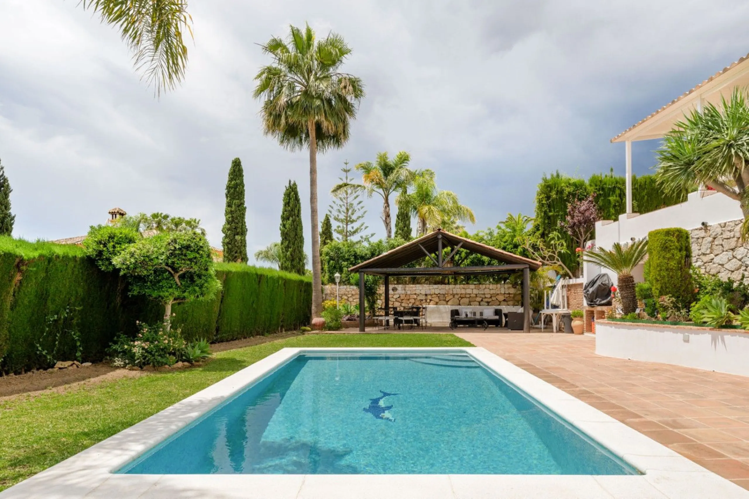 Choosing Mijas Golf is choosing a relaxed, family friendly lifestyle surrounded by nature, in one of the Costa del Sol's most established residential enclaves. Quiet streets, open views and a safe, peaceful atmosphere come together with excellent access t