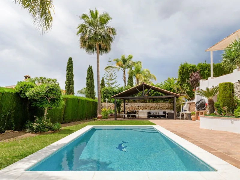 Choosing Mijas Golf is choosing a relaxed, family friendly lifestyle surrounded by nature, in one of the Costa del Sol's most established residential enclaves. Quiet streets, open views and a safe, peaceful atmosphere come together with excellent access t