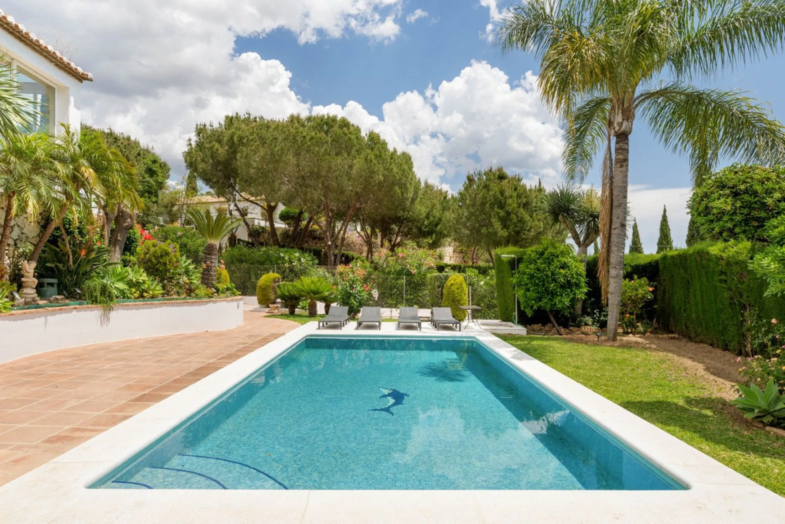 Choosing Mijas Golf is choosing a relaxed, family friendly lifestyle surrounded by nature, in one of the Costa del Sol's most established residential enclaves. Quiet streets, open views and a safe, peaceful atmosphere come together with excellent access t
