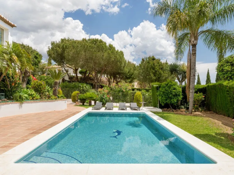 Choosing Mijas Golf is choosing a relaxed, family friendly lifestyle surrounded by nature, in one of the Costa del Sol's most established residential enclaves. Quiet streets, open views and a safe, peaceful atmosphere come together with excellent access t