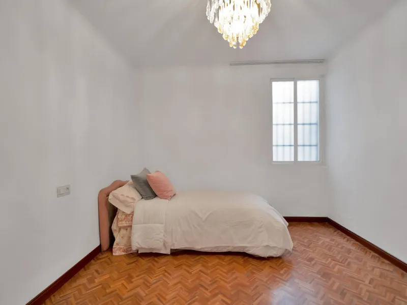 Located between the Old Town and the main avenue in central Marbella, and just 300 metres from the beach, we present this spacious property, brimming with Andalusian charm and offering enormous potential for renovation.