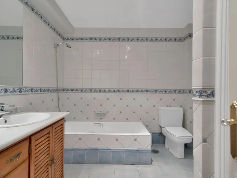 Located between the Old Town and the main avenue in central Marbella, and just 300 metres from the beach, we present this spacious property, brimming with Andalusian charm and offering enormous potential for renovation.
