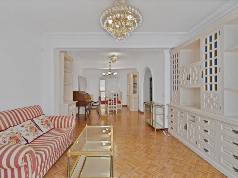 Located between the Old Town and the main avenue in central Marbella, and just 300 metres from the beach, we present this spacious property, brimming with Andalusian charm and offering enormous potential for renovation.
