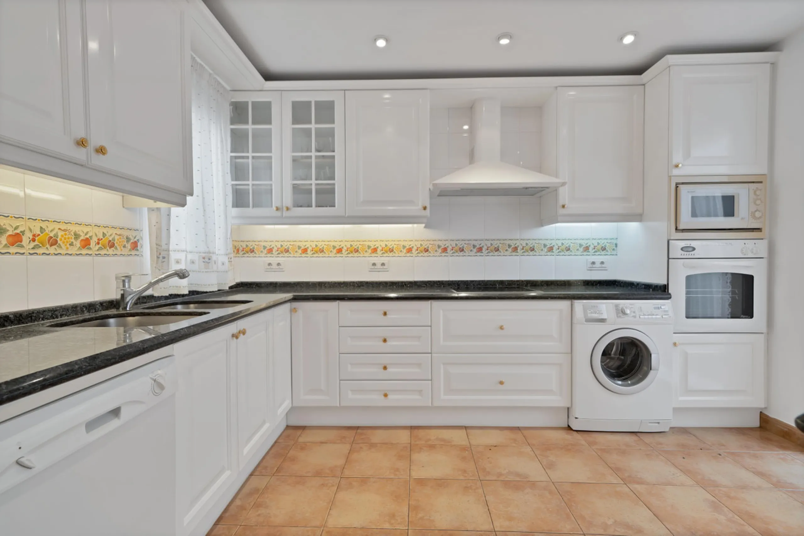 Located between the Old Town and the main avenue in central Marbella, and just 300 metres from the beach, we present this spacious property, brimming with Andalusian charm and offering enormous potential for renovation.