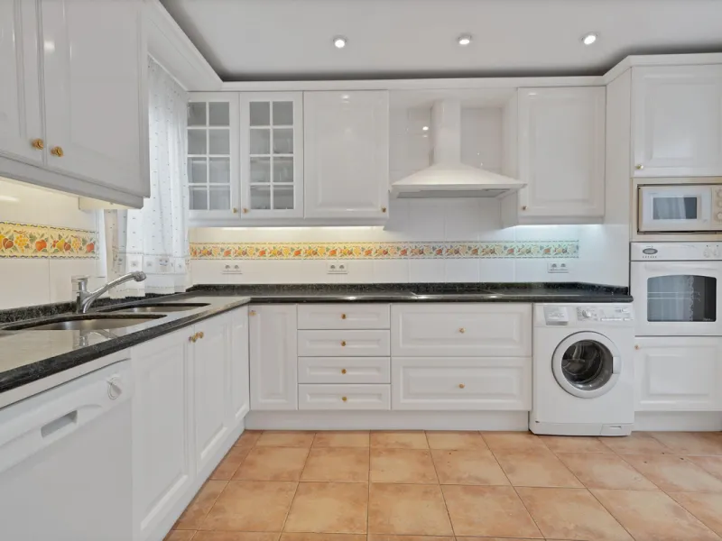 Located between the Old Town and the main avenue in central Marbella, and just 300 metres from the beach, we present this spacious property, brimming with Andalusian charm and offering enormous potential for renovation.