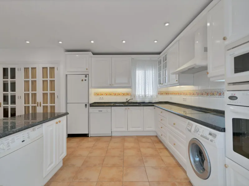 Located between the Old Town and the main avenue in central Marbella, and just 300 metres from the beach, we present this spacious property, brimming with Andalusian charm and offering enormous potential for renovation.