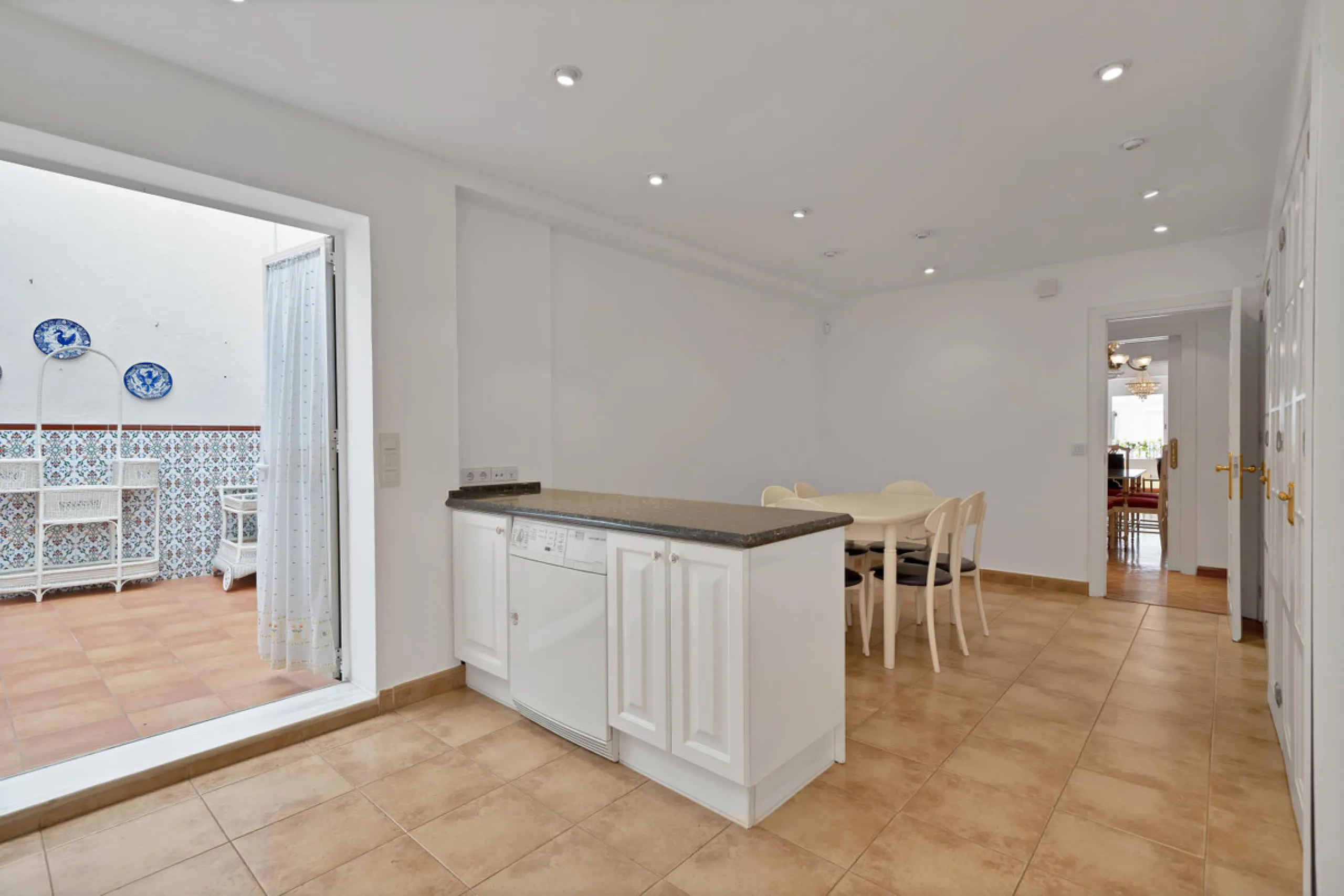 Located between the Old Town and the main avenue in central Marbella, and just 300 metres from the beach, we present this spacious property, brimming with Andalusian charm and offering enormous potential for renovation.