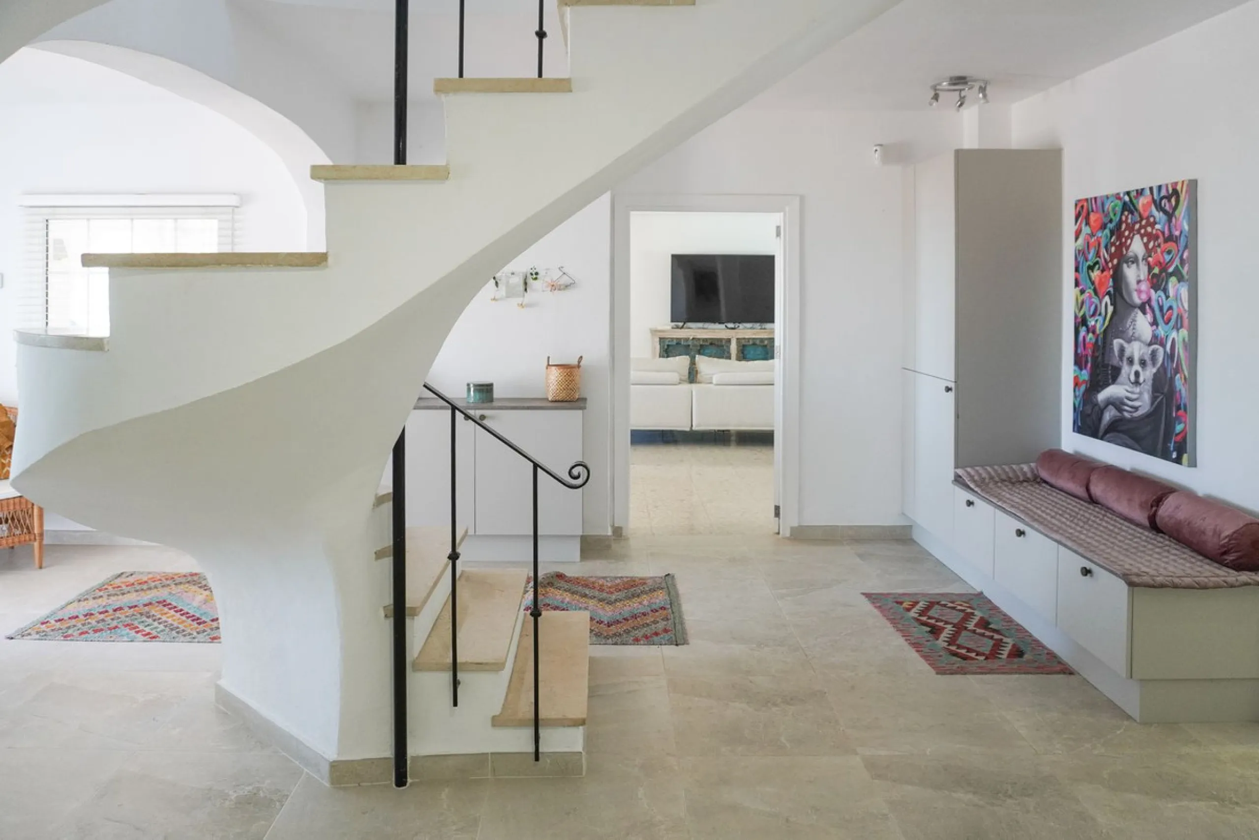 Villa with 1,500 m² Plot and Sea Views in Estepona – A Unique Opportunity with Great Potential