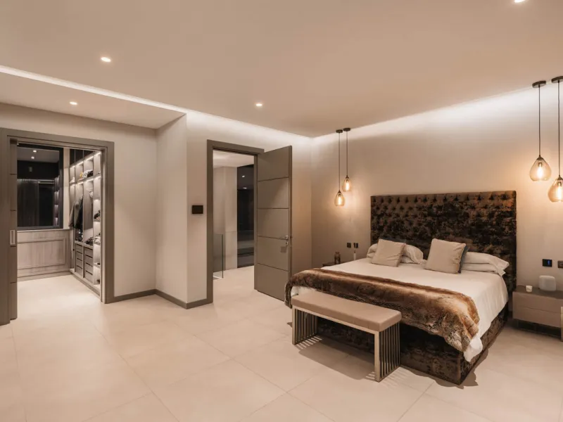 Designed by a distinguished architect, this villa is spread over two levels with an impressive built area. It features five luxurious bedrooms, each with its ensuite bathroom, an additional guest toilet, and a guest apartment that matches the main villa's