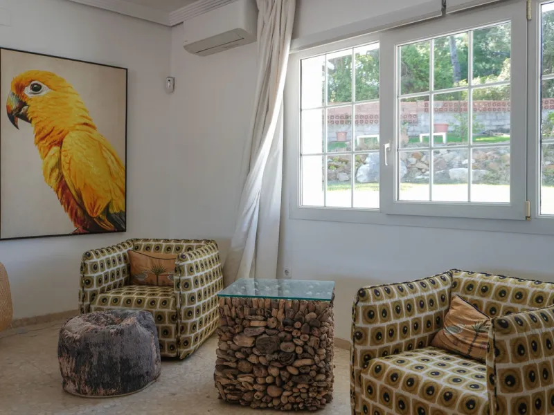 Villa with 1,500 m² Plot and Sea Views in Estepona – A Unique Opportunity with Great Potential