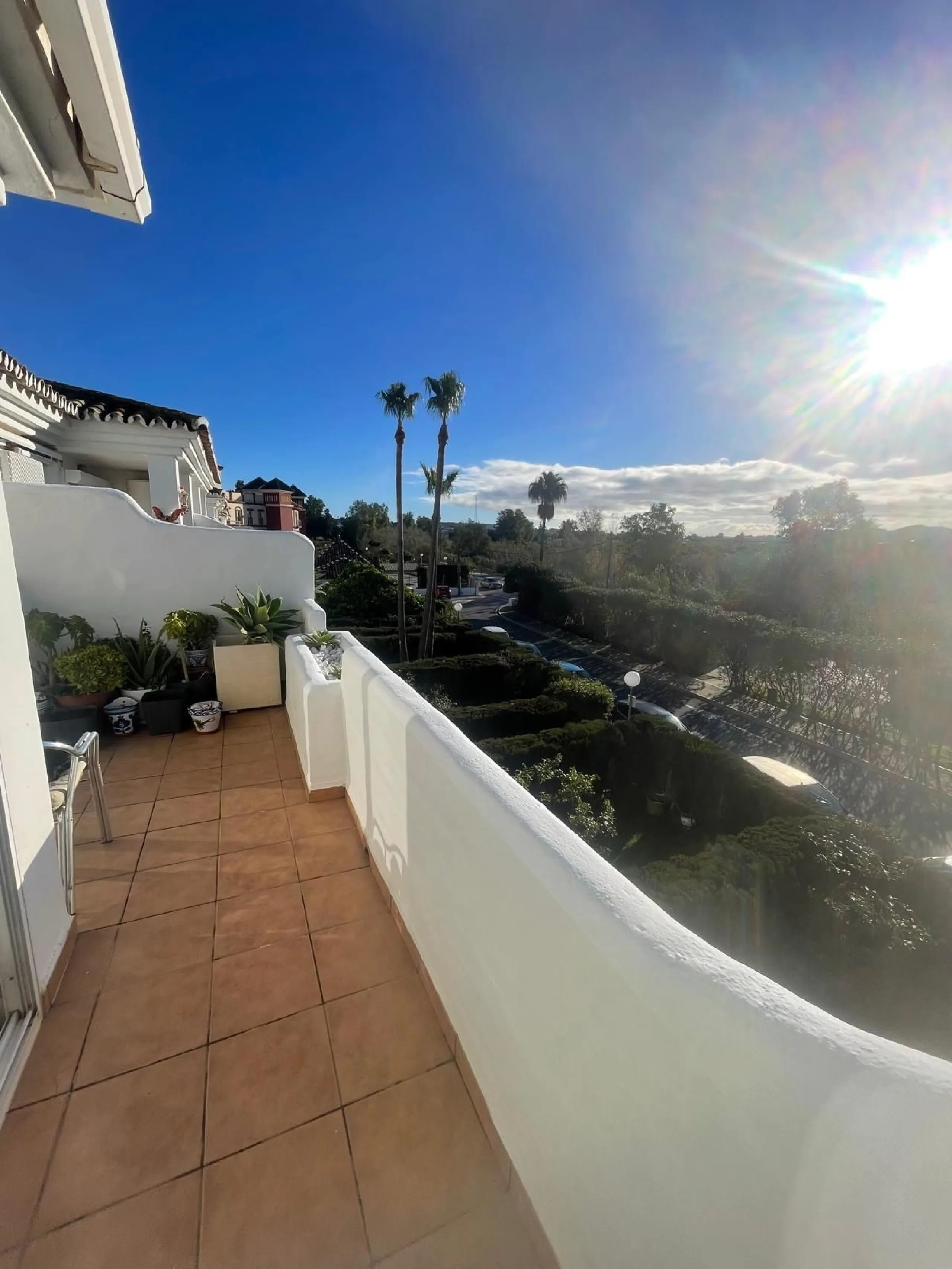 Discover your new home in Mijas Golf! This fantastic and spacious 122 m² penthouse offers a comfortable and tranquil lifestyle in a picturesque setting.