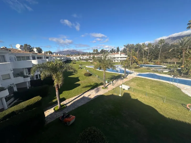 Discover your new home in Mijas Golf! This fantastic and spacious 122 m² penthouse offers a comfortable and tranquil lifestyle in a picturesque setting.