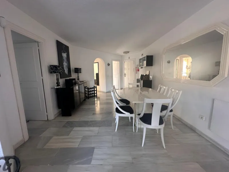 Discover your new home in Mijas Golf! This fantastic and spacious 122 m² penthouse offers a comfortable and tranquil lifestyle in a picturesque setting.