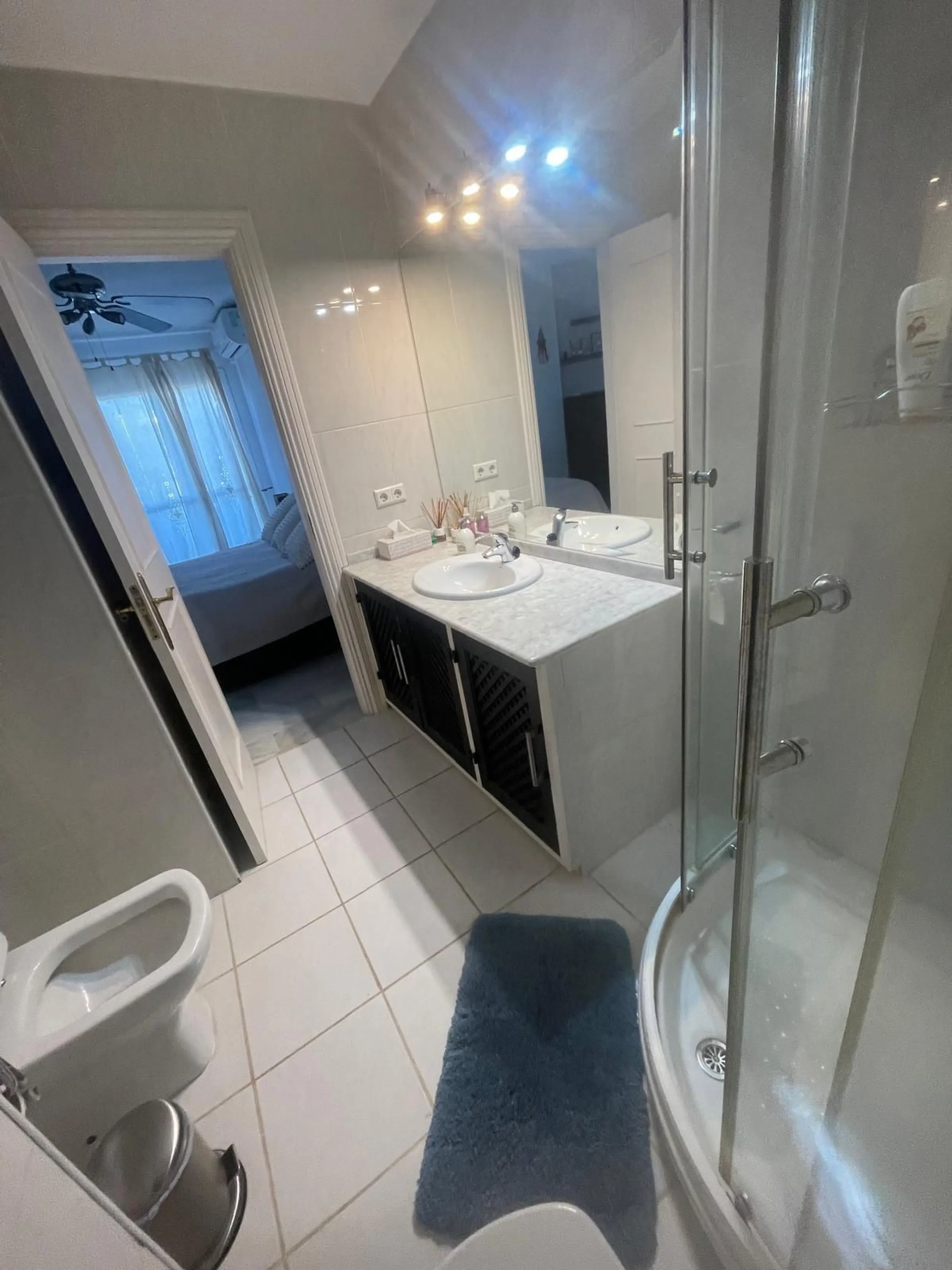 Discover your new home in Mijas Golf! This fantastic and spacious 122 m² penthouse offers a comfortable and tranquil lifestyle in a picturesque setting.