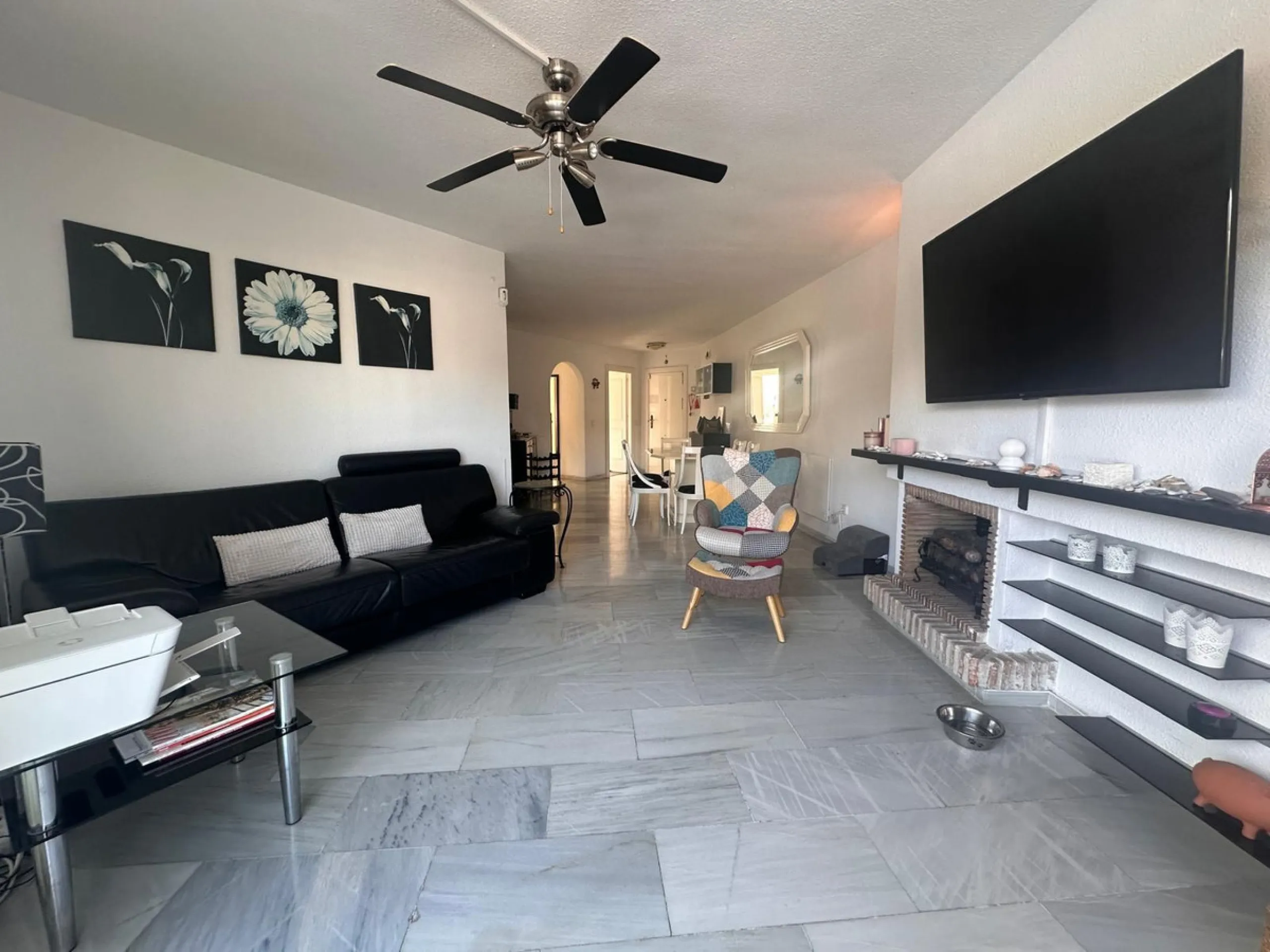 Discover your new home in Mijas Golf! This fantastic and spacious 122 m² penthouse offers a comfortable and tranquil lifestyle in a picturesque setting.
