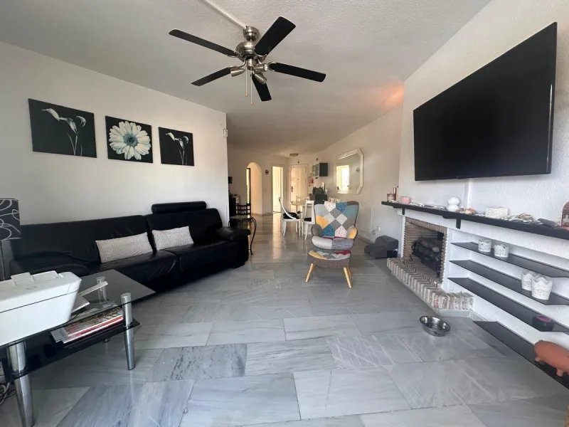 Discover your new home in Mijas Golf! This fantastic and spacious 122 m² penthouse offers a comfortable and tranquil lifestyle in a picturesque setting.