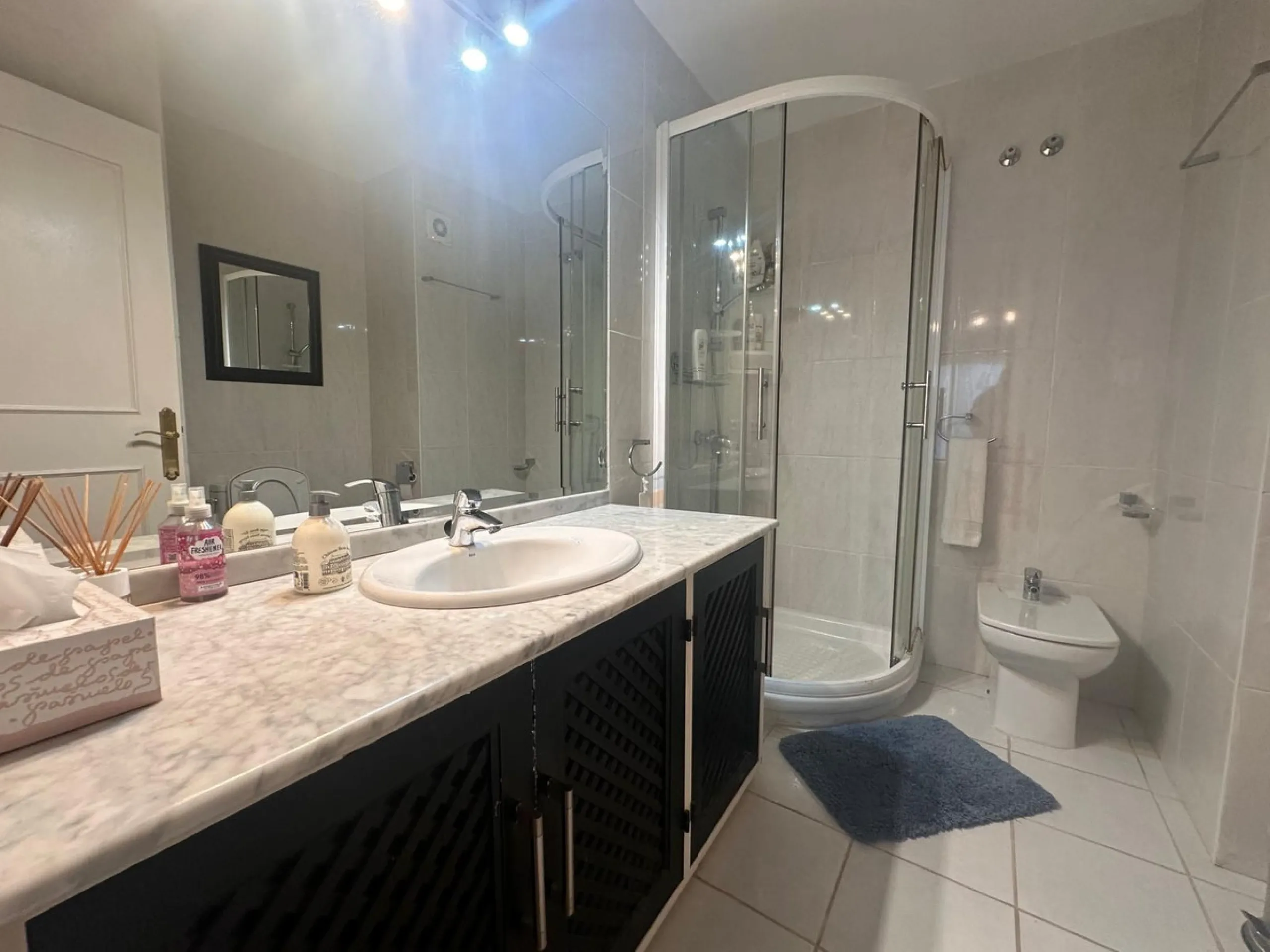 Discover your new home in Mijas Golf! This fantastic and spacious 122 m² penthouse offers a comfortable and tranquil lifestyle in a picturesque setting.