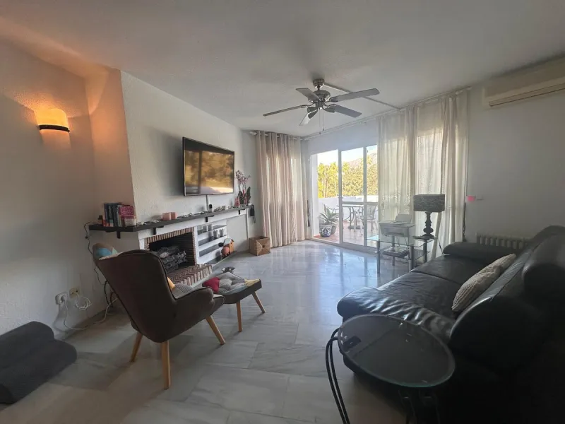 Discover your new home in Mijas Golf! This fantastic and spacious 122 m² penthouse offers a comfortable and tranquil lifestyle in a picturesque setting.