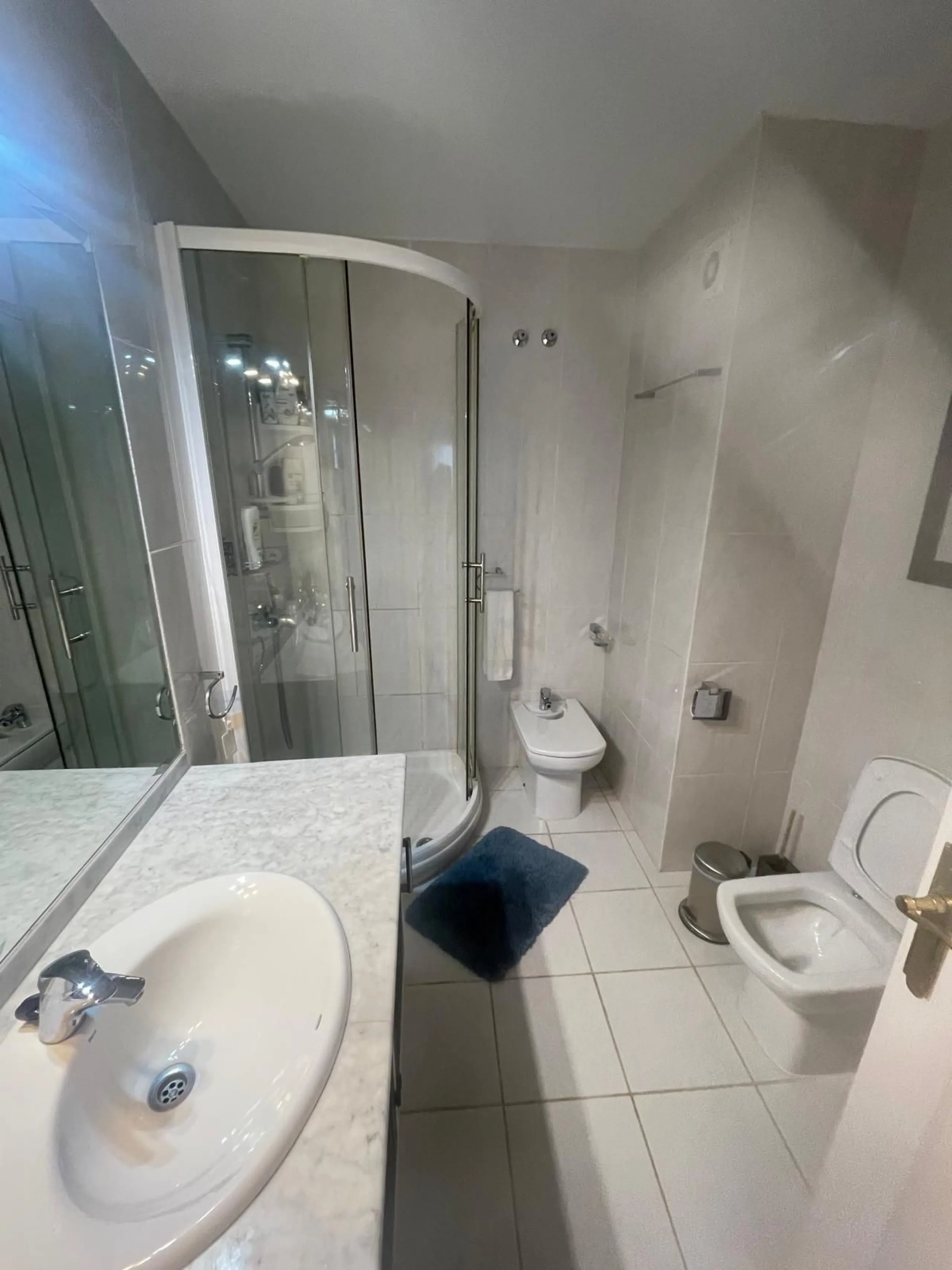 Discover your new home in Mijas Golf! This fantastic and spacious 122 m² penthouse offers a comfortable and tranquil lifestyle in a picturesque setting.