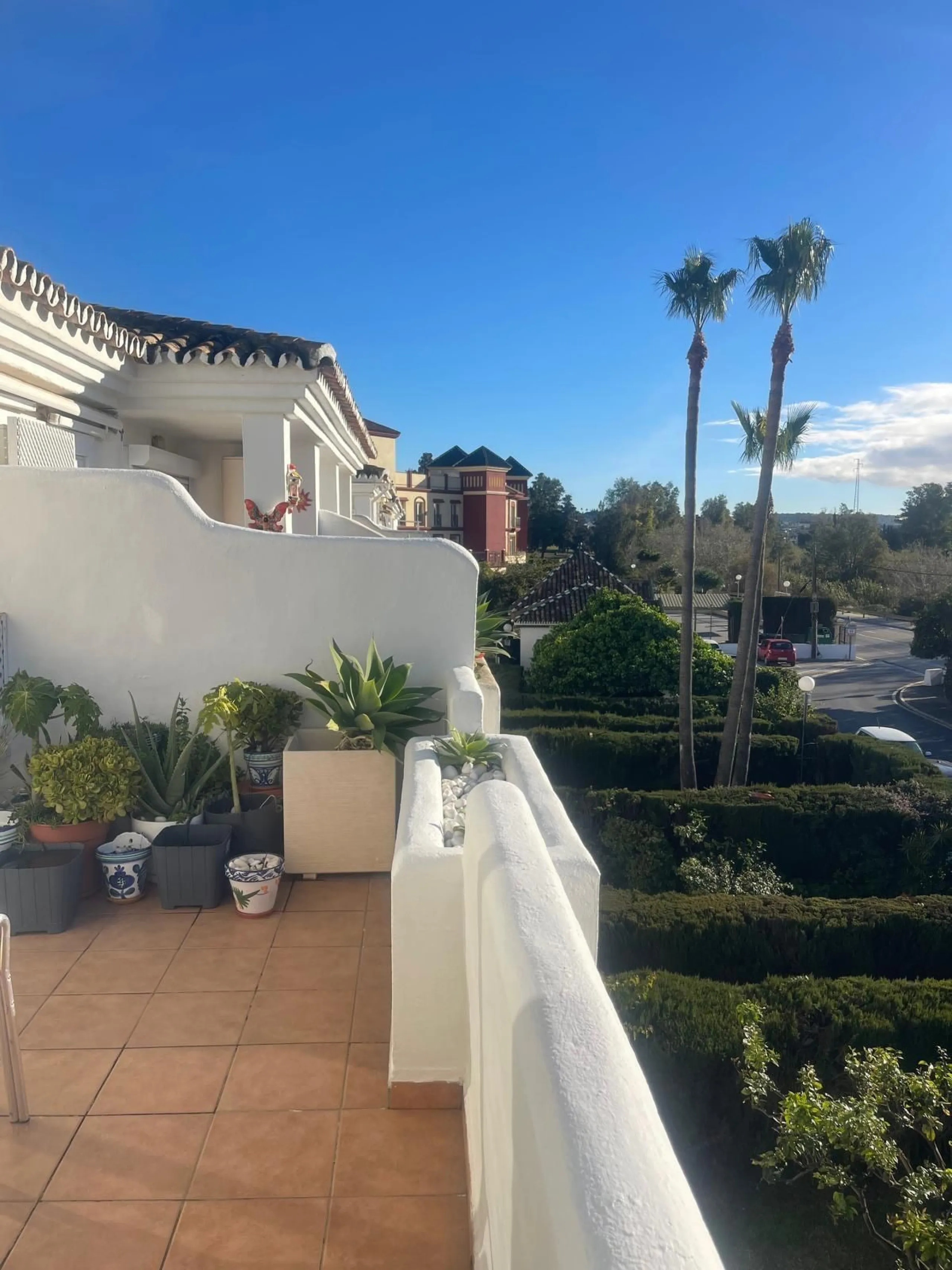Discover your new home in Mijas Golf! This fantastic and spacious 122 m² penthouse offers a comfortable and tranquil lifestyle in a picturesque setting.