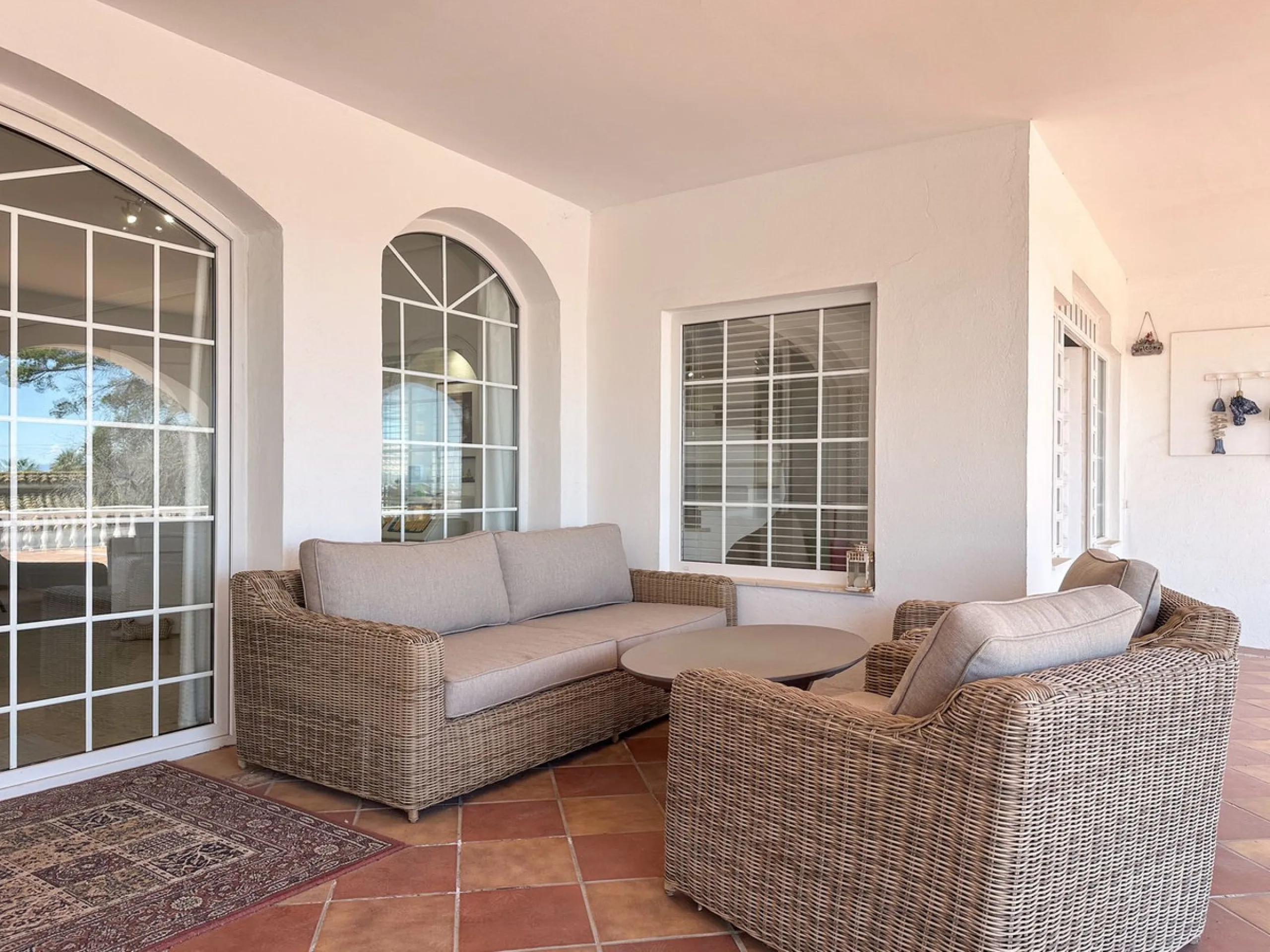 Villa with 1,500 m² Plot and Sea Views in Estepona – A Unique Opportunity with Great Potential