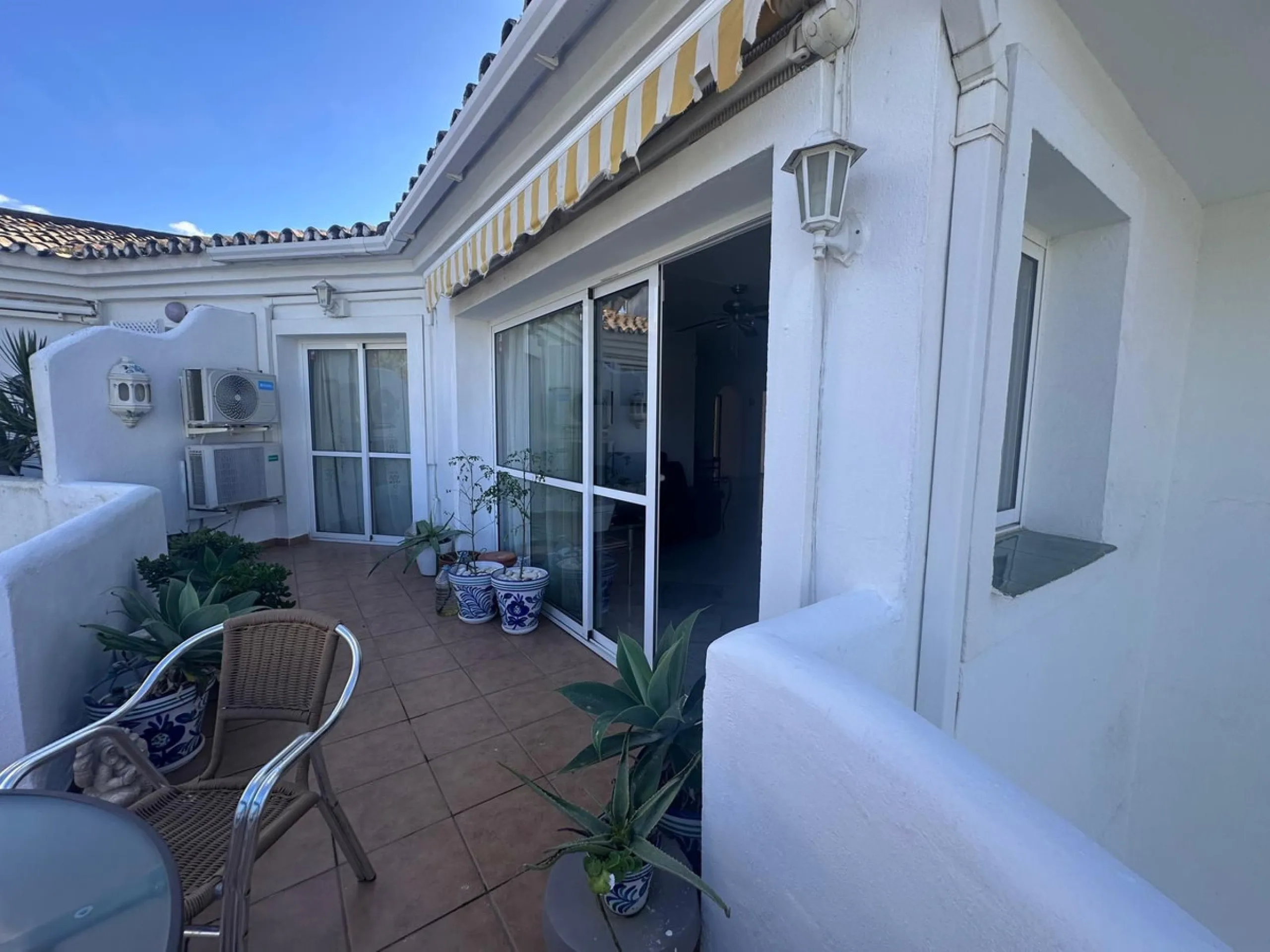 Discover your new home in Mijas Golf! This fantastic and spacious 122 m² penthouse offers a comfortable and tranquil lifestyle in a picturesque setting.