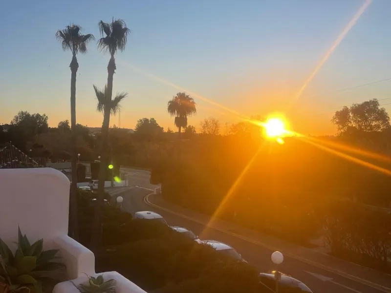 Discover your new home in Mijas Golf! This fantastic and spacious 122 m² penthouse offers a comfortable and tranquil lifestyle in a picturesque setting.