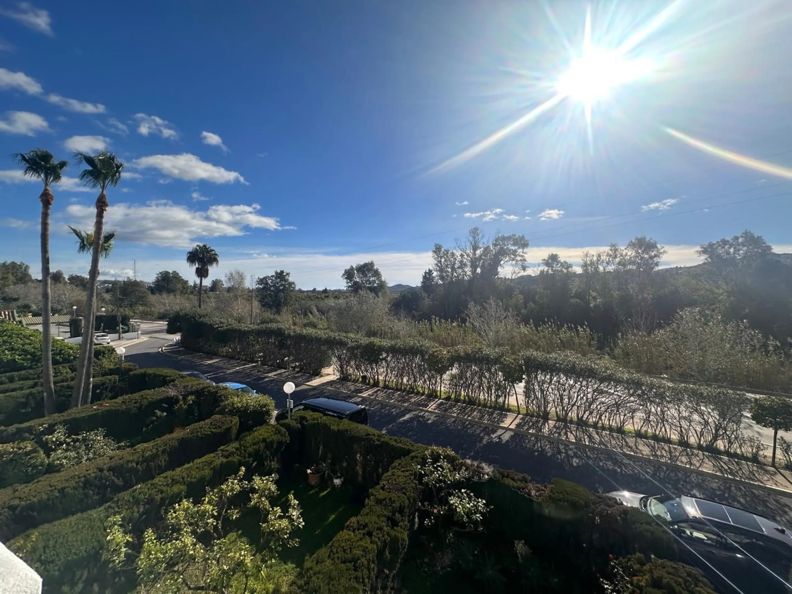 Discover your new home in Mijas Golf! This fantastic and spacious 122 m² penthouse offers a comfortable and tranquil lifestyle in a picturesque setting.
