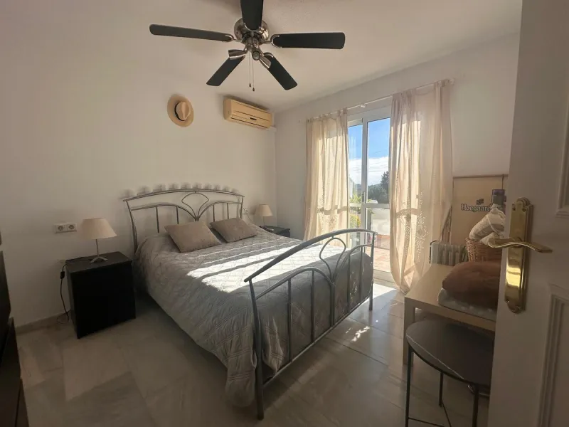 Discover your new home in Mijas Golf! This fantastic and spacious 122 m² penthouse offers a comfortable and tranquil lifestyle in a picturesque setting.
