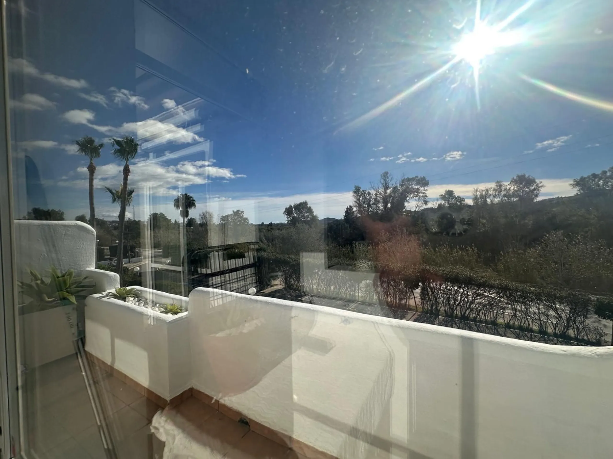 Discover your new home in Mijas Golf! This fantastic and spacious 122 m² penthouse offers a comfortable and tranquil lifestyle in a picturesque setting.