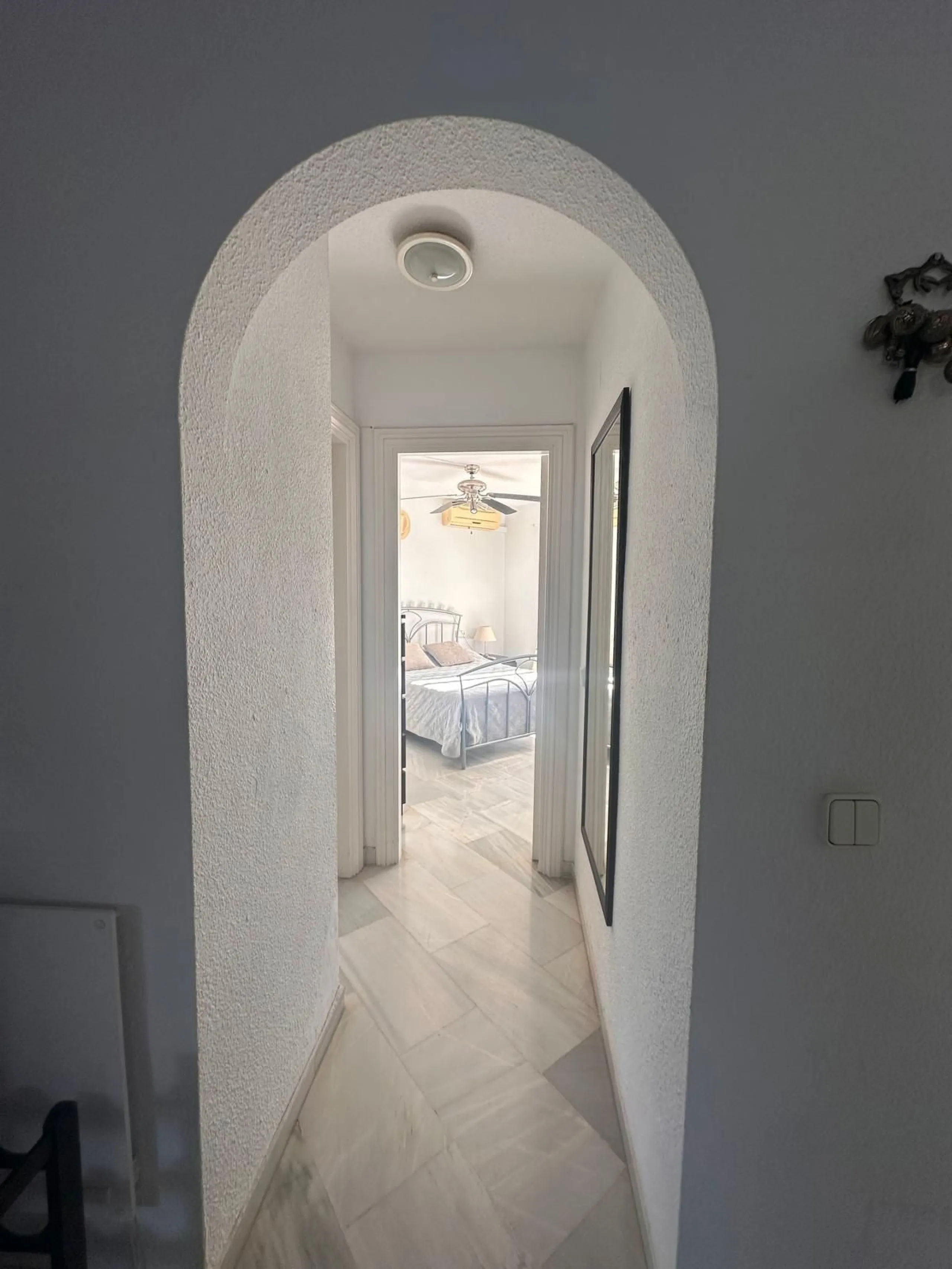 Discover your new home in Mijas Golf! This fantastic and spacious 122 m² penthouse offers a comfortable and tranquil lifestyle in a picturesque setting.